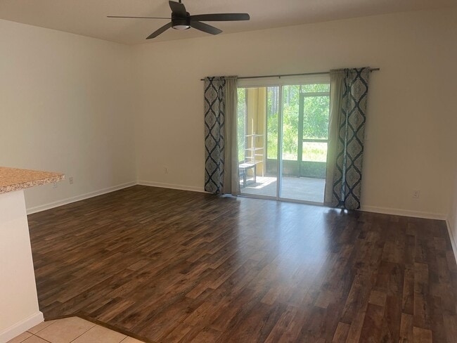 Building Photo - Enjoy Stylish Townhome Living in Vibrant B...