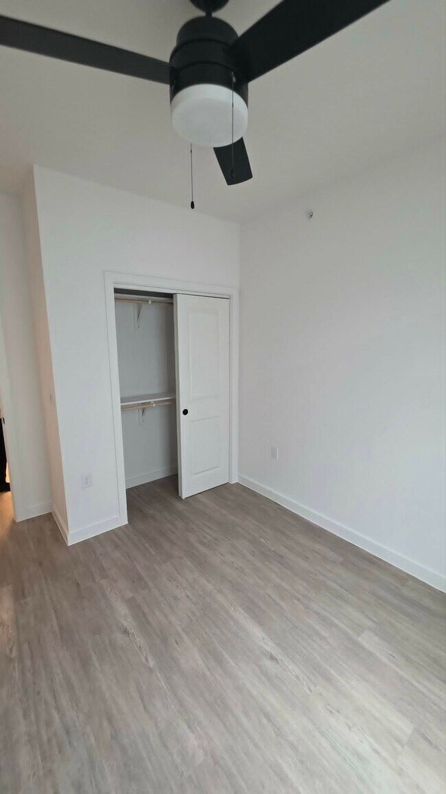 Building Photo - 1606 El Paso St