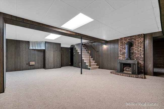 Building Photo - "Charming 3-Bedroom Lakehouse retreat with Spacious 2128 Sq Ft Layout in Hastings, MI!"