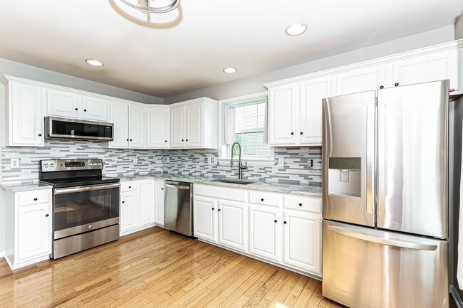 Building Photo - Beautiful 3 Bed, 4 Bath Home in Ephrata