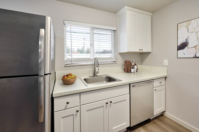 Interior Photo - Hall Street Court