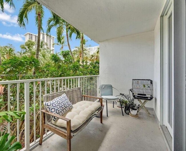 Building Photo - 2851 NE 183rd St