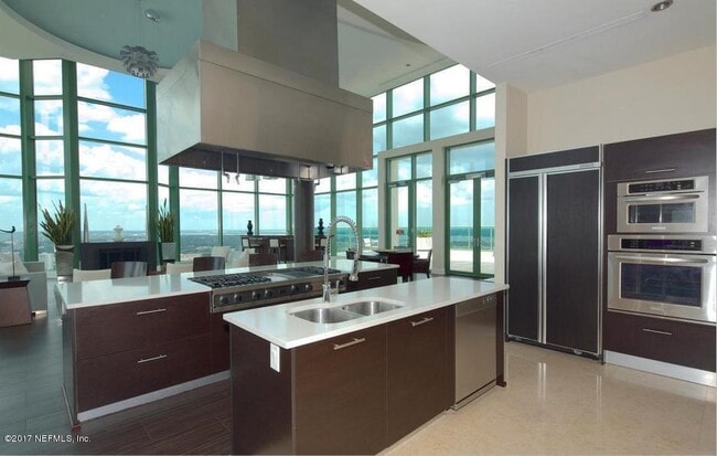 Building Photo - 1431 Riverplace Blvd