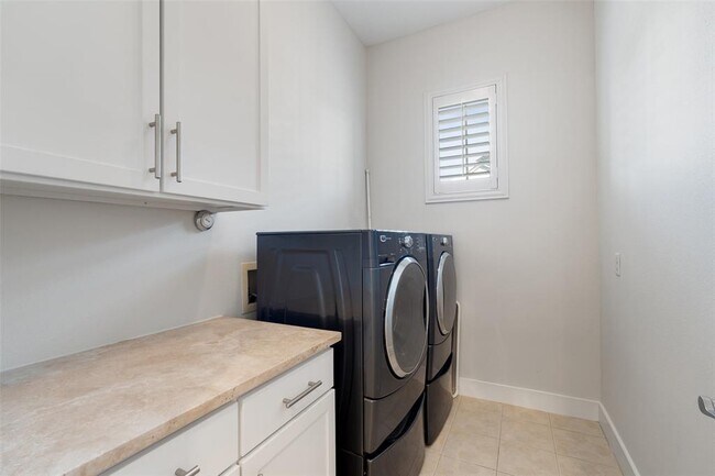 Building Photo - 2520 Bluebonnet Ln