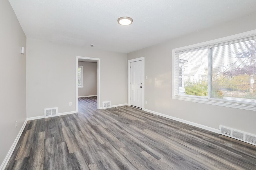 Building Photo - 12901 Kadel Ave