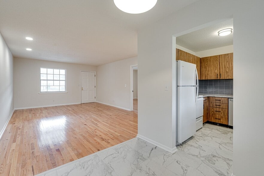 Building Photo - 2845 Dayton Blvd