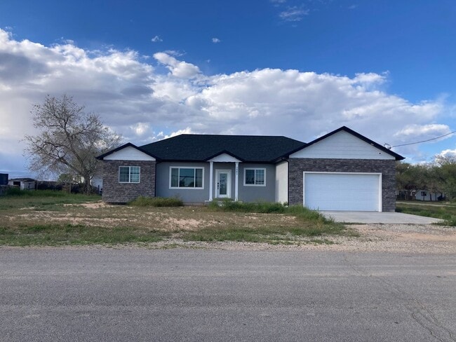 Primary Photo - 1 bedroom, shared bathroom, kitchen, livin...