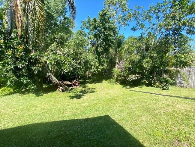 Building Photo - 2084 Ridgelane Rd