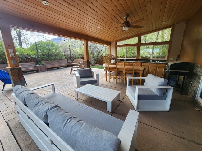 Primary Photo - 322 Park Dr