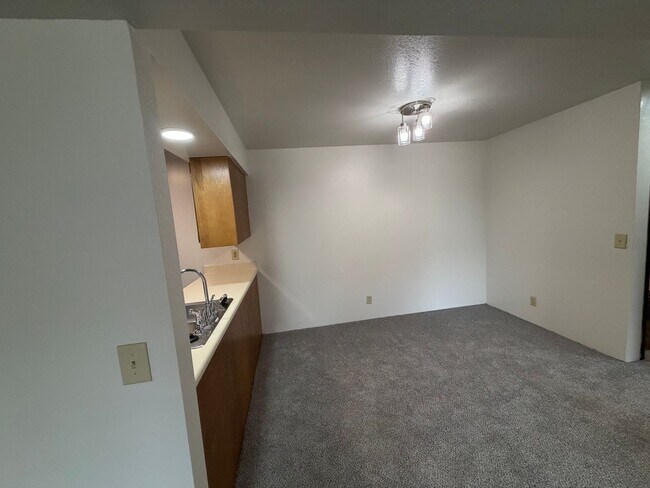 Building Photo - 2203 Spansail Dr