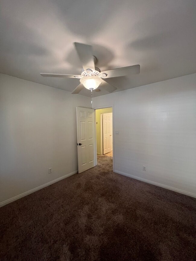 Building Photo - 6615 Silver Moon Dr