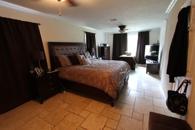 Building Photo - 6517 Sivley St