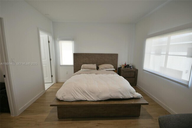 Building Photo - 1339 NW 2nd Ln