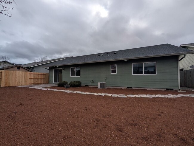 Building Photo - Beautiful 3-Bedroom, 2-Bath Home With fenced yard!