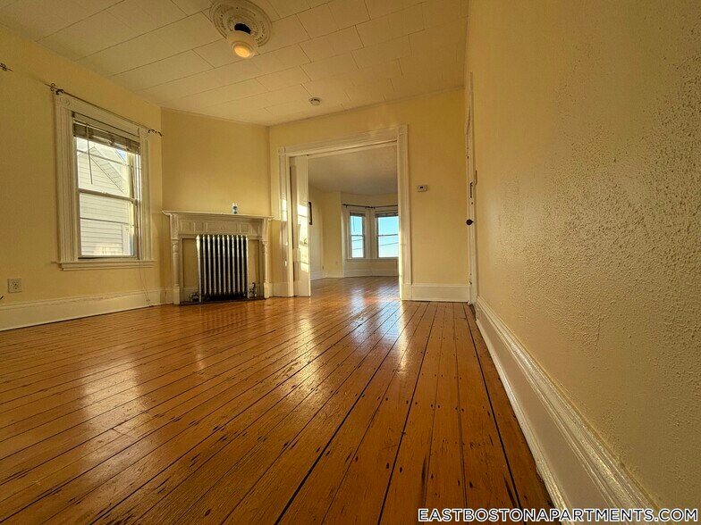 Building Photo - 33 Falcon St