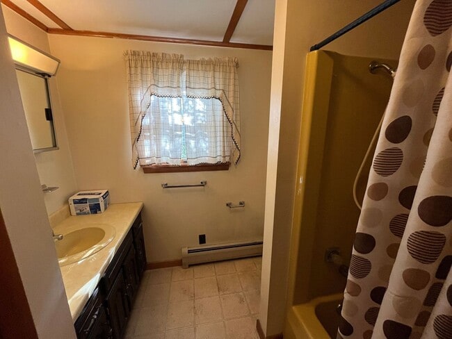 Building Photo - Four Bedroom Single Family House for Rent ...