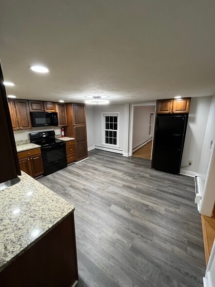 Building Photo - 24 Ash St