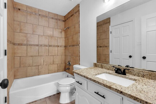 Building Photo - AVAILABLE NOW!! 5 Bedroom 3.5 Bath Fully R...