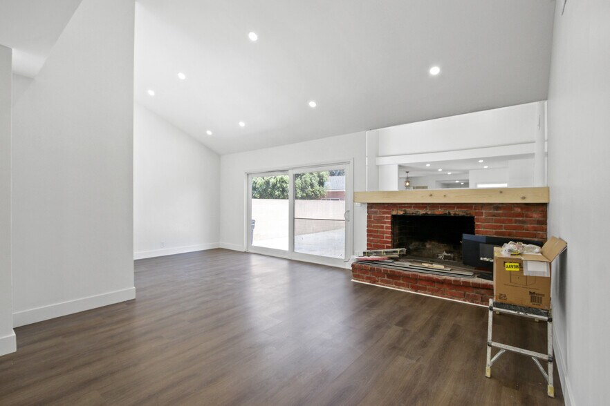 Building Photo - 8437 Everest St