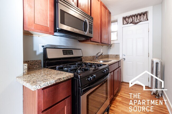 Building Photo - 542 W Surf St