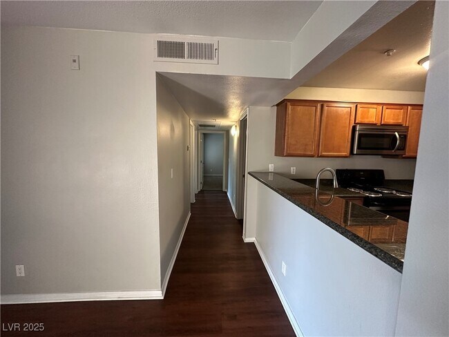 Building Photo - 2120 Sealion Dr