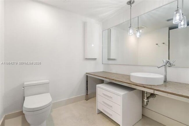 Building Photo - 465 Brickell Ave