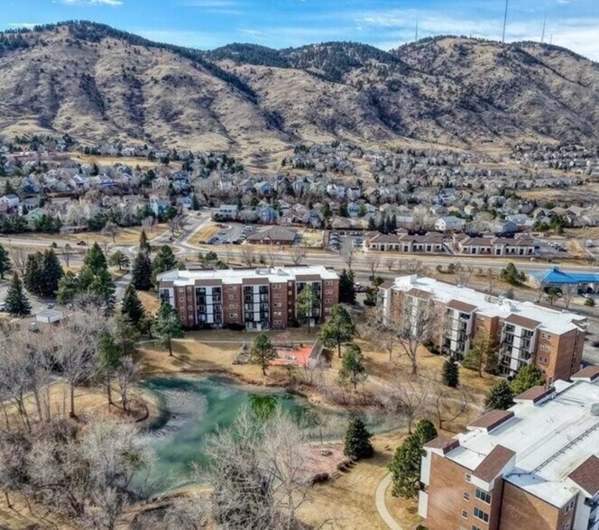Building Photo - 1150 Golden Cir