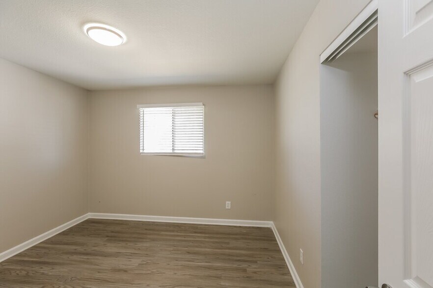 Building Photo - 6017 W Orange Dr