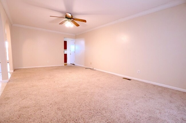 Building Photo - Charming 3-Bed, 2-Bath Home with 2 Car Garage & Covered Patio