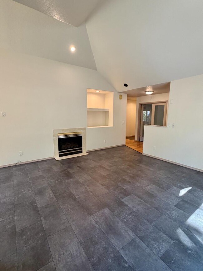 Building Photo - 61171 Minaret Cir