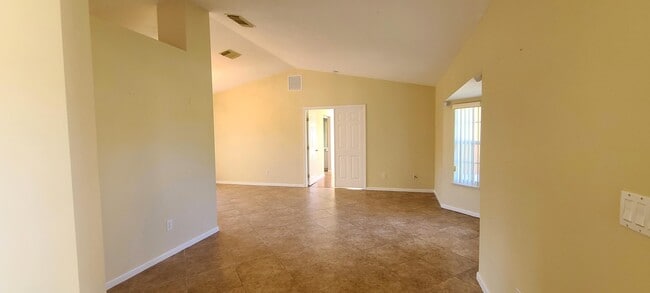 Building Photo - 6769 NW Abigail Ave