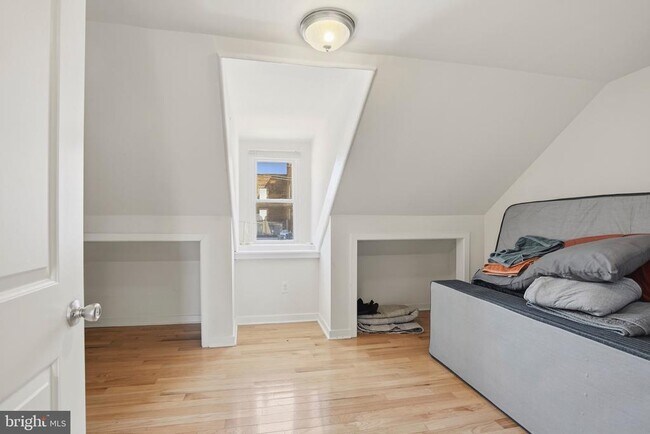 Building Photo - 520 S 4th St