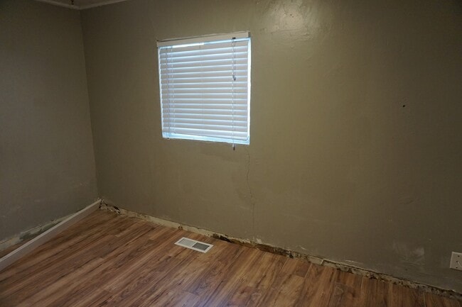 Building Photo - 968 W 500 S