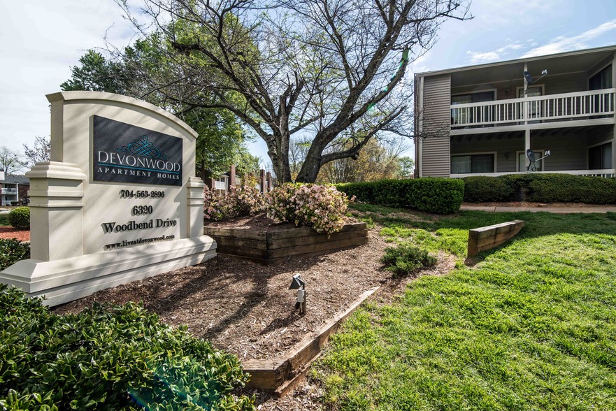 Devonwood entrance - Devonwood Apartment Homes