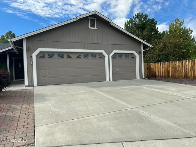 Building Photo - 2175 Albatross Way