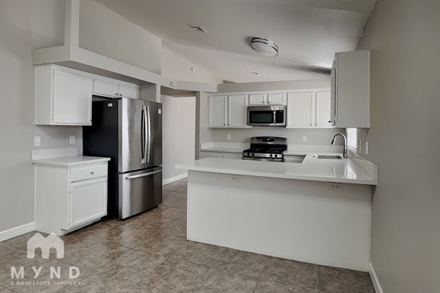Building Photo - 2241 Goldhill Way