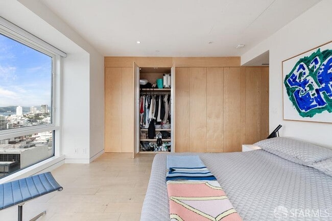 Building Photo - 333 Bush St