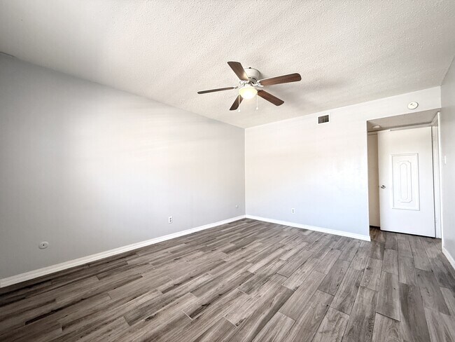 Building Photo - 4800 N Stanton St