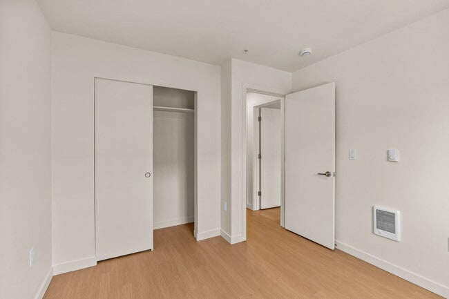 Building Photo - 2901 SE Salem Ave