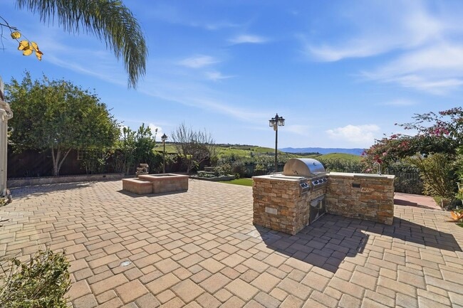 Building Photo - 2037 Wendover Ln