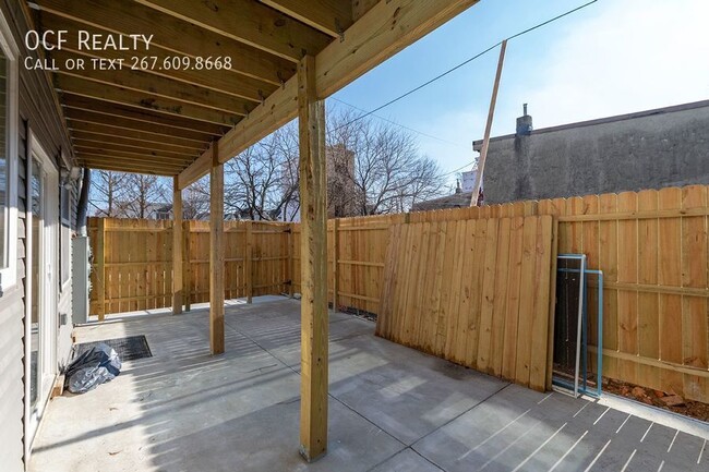 Building Photo - Three Bed Temple Apartment