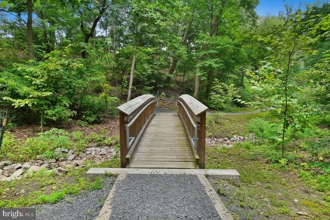 Building Photo - 5904 Mt Eagle Dr