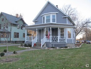 Building Photo - Historic 2 Story Close to Downtown and Campus