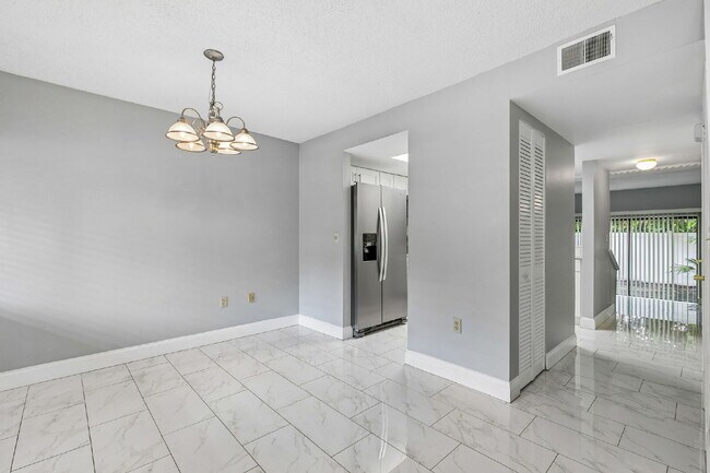 Building Photo - Fully Renovated 2-Bedroom Condo—Just 1 Mile from Universal!