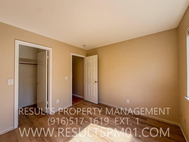 Building Photo - Cottages! Spacious 4 Bedroom Home