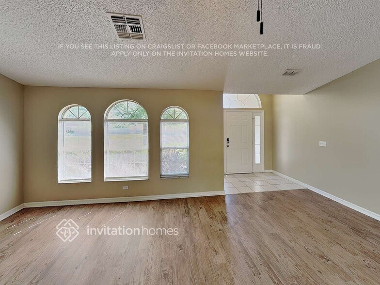 Building Photo - 2211 Lake Pointe Cir