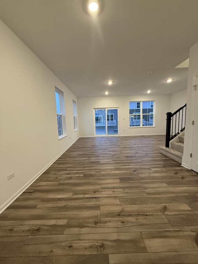 Building Photo - 14940 Dyer Ln