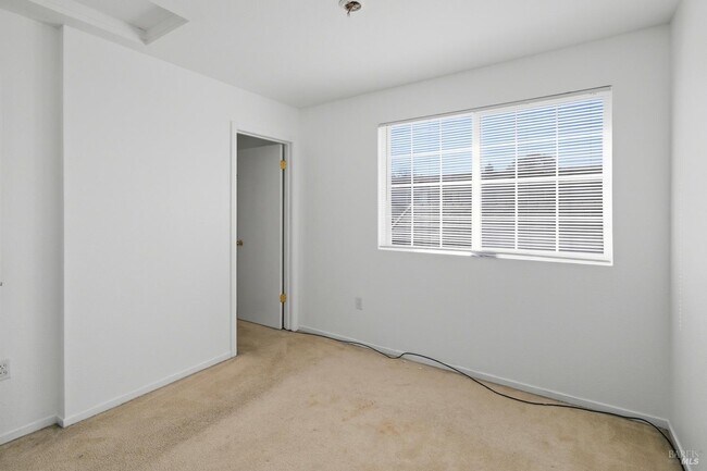 Building Photo - 712 Daniels Ave