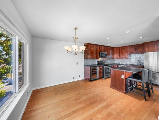 Building Photo - COMING SOON! Single Family Home in Sunny Bernal Heights - 4 br/3 ba - 2 Car Parking - Great Views...