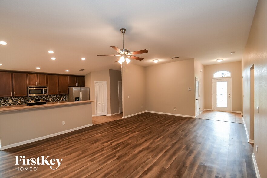 Building Photo - 6395 Rolling Tree Street